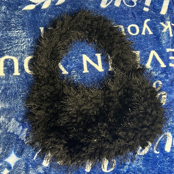 Black furry purse - Picture 4 of 5